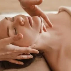 decollete-massage-560x315