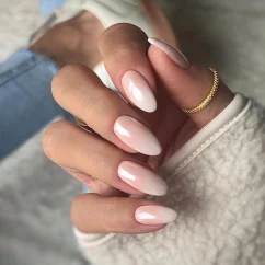 short-ombre-nails_ba168d10-7cdd-47ae-9b3b-e842bd20ed5b
